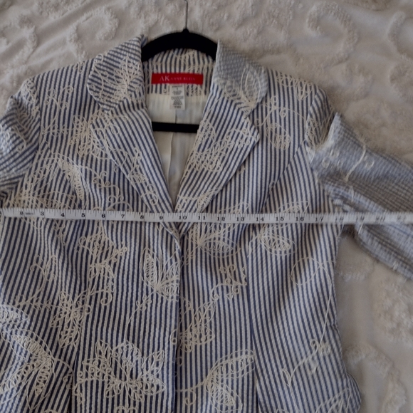 Embroidered Seersucker Jacket - Picture 8 of 11